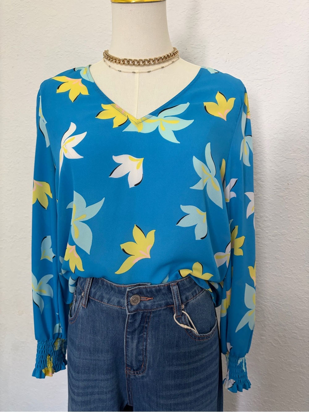 Worthington Bright Blue V‑Neck Floral Long Sleeve Blouse